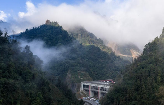 渝昆高铁最长隧道贯通