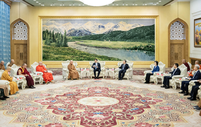 王沪宁会见中国佛教协会第十一次全国代表会议代表