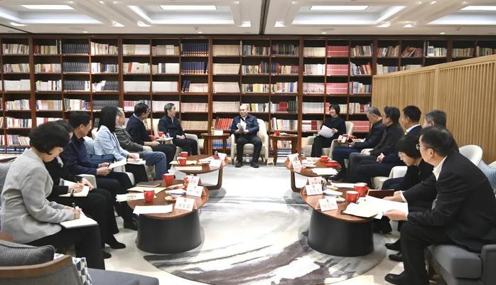 北京市政协召开委员履职座谈会