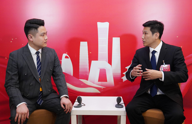 北京市政协委员刘宁：加快更新全市中小学课桌椅，筑牢青少年脊柱健康第一道防线