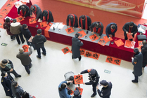 江苏海安：墨香伴旅途 送福迎新春