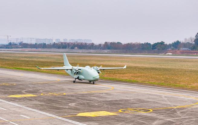 全球首款混合动力无人运输机首飞成功