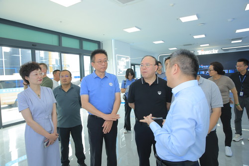 左二、4日5版（委员履职一年间）上下求索(9282501)-20260204153505