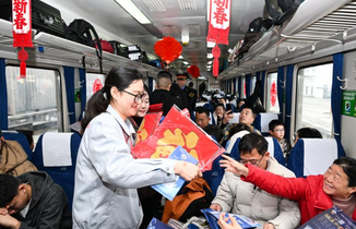 招聘会开进返乡列车