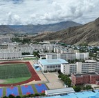 “讲台虽小，能载山河”