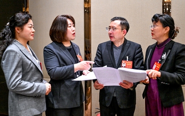 会议间隙话发展