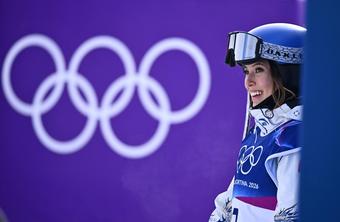 追光丨穿过一路荆棘，同样的银牌，不同的光芒