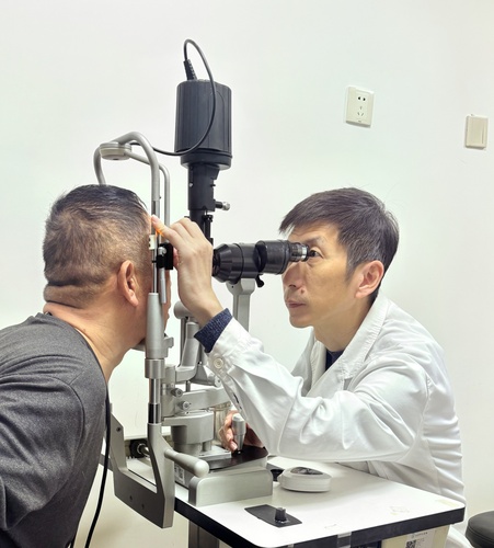 （新春走基层）值守辞旧岁 仁心护光明(分(9373964)-20260213094039