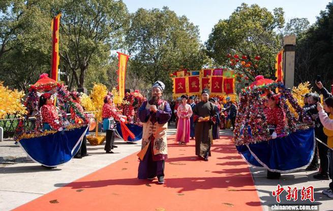 水乡周庄大年初五水陆迎财神