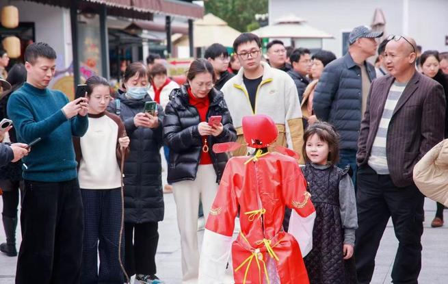 融入传统年俗 加快应用落地——机器人点燃新春新体验