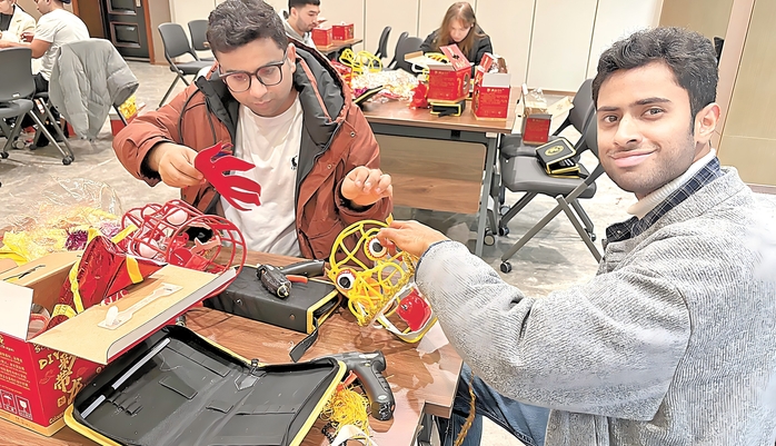 新春走基层 | 非遗龙灯舞“出海”