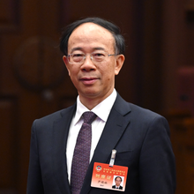 脚沾泥土寻良策 履职笃行守初心