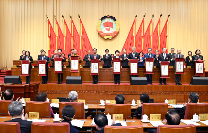 2025年度全国政协委员优秀履职奖表彰仪式在京举行​ 王沪宁为获奖政协委员颁奖