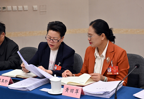 （10日17版，配图）程玉珍委员（左）和(9645068)-20260310095610