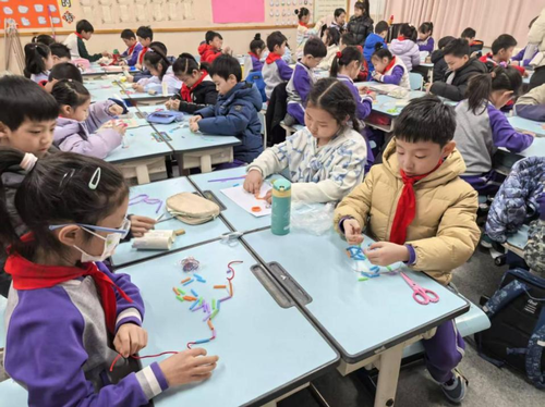 吸管项链 摄于北京清华附中上地小学