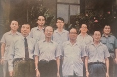 仰望苍松忆故人