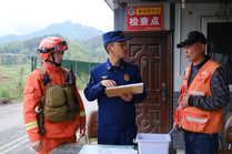 清明节前防火进行时