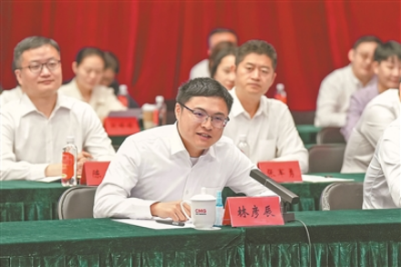 向岛内宣讲多党合作和政治协商制度的台青