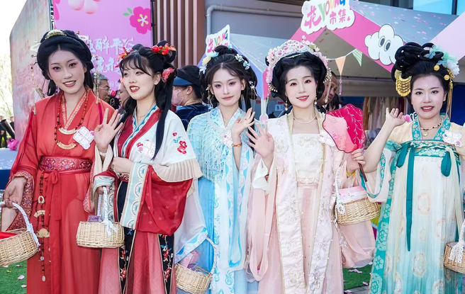 北京平谷国际桃花节启幕 “宠客”模式绘就农文旅融合新图景