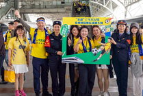 江苏泰州：坐上专列看“苏超”