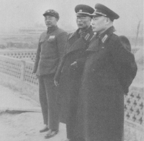 韩练成中将与陈毅元帅等合影(9999059)-20260421135739