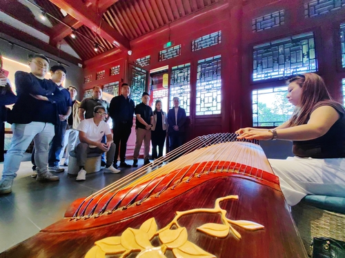 统战（港澳侨）贾宁摄——统战搭桥连京港 (10048785)-20260428094050