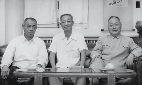 陈毅(右)、陈修和(中)、陈孟煕(左)(10183488)-20260519091723 陈毅(右)、陈修和(中)、陈孟煕(左)(10183488)-20260519091723