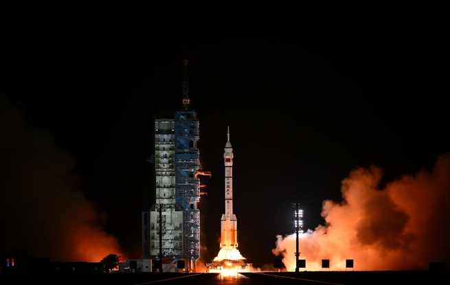 神舟二十三号载人飞船发射取得圆满成功