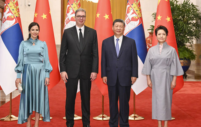   习近平同塞尔维亚总统武契奇举行会谈