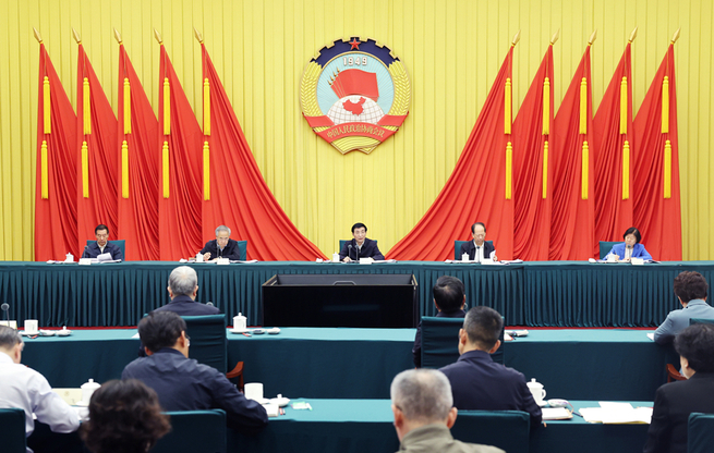                   王沪宁主持召开全国政协主席会议