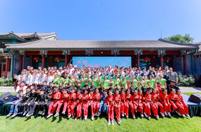 教育强国建设・委员说|努力培养新时代的“小先生”