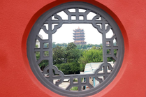 湖北武汉：黄鹤楼新红墙亮相