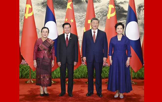 习近平同老挝人革党中央总书记、国家主席通伦会谈