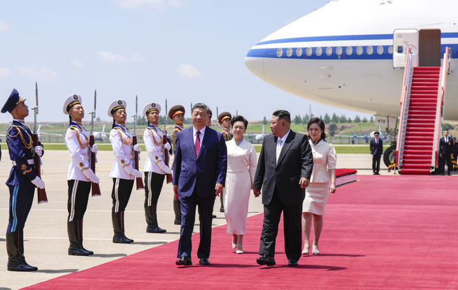 习近平抵达平壤开始对朝鲜进行国事访问