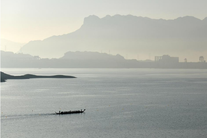 三峡坝前练龙舟