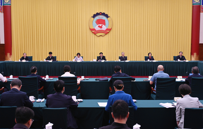 全国政协召开双周协商座谈会 围绕充分挖掘体育产业促进消费潜力协商议政 王沪宁主持