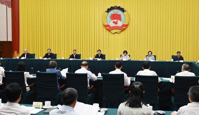 全国政协召开双周协商座谈会  围绕推进海洋能源资源开发利用、加强重点海域生态环境保护修复协商议政  王沪宁主持