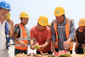 高温下的雄安建设一线