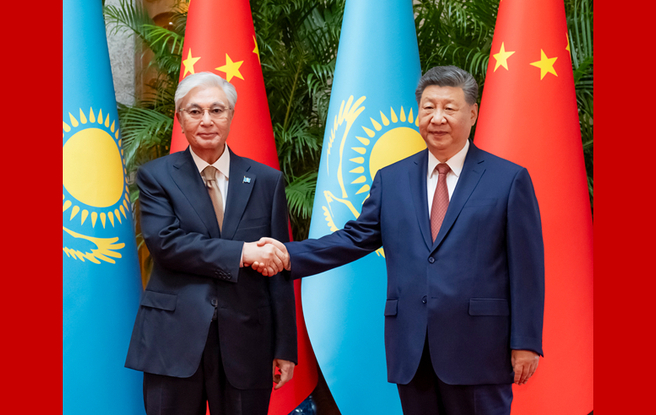    习近平会见哈萨克斯坦总统托卡耶夫