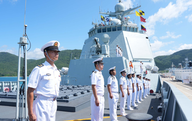 中国海军第49批护航编队起航赴亚丁湾