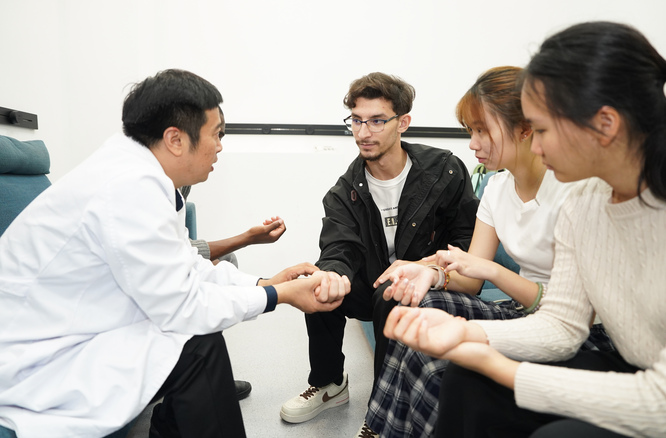 教育强国建设委员说・贯彻落实《教育发展“十五五”规划》|打通海归人才子女教育的“最后一公里”