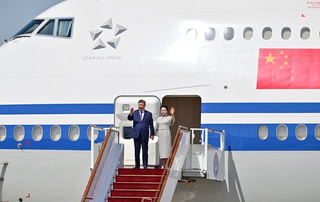习近平抵达比什凯克出席2026年上海合作组织峰会并对吉尔吉斯斯坦进行国事访问