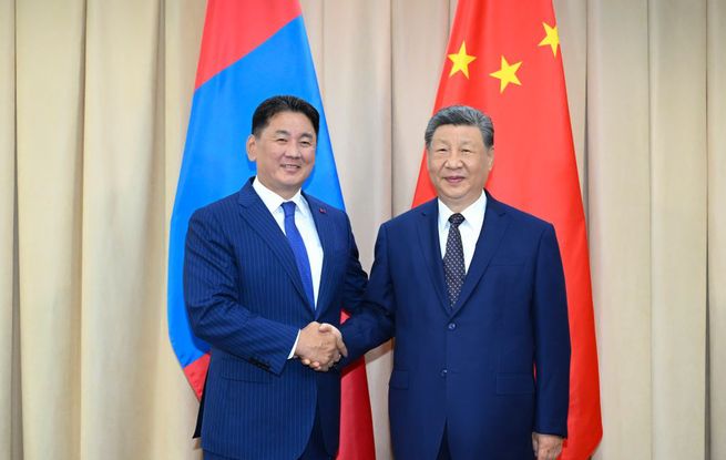  习近平会见蒙古国总统呼日勒苏赫