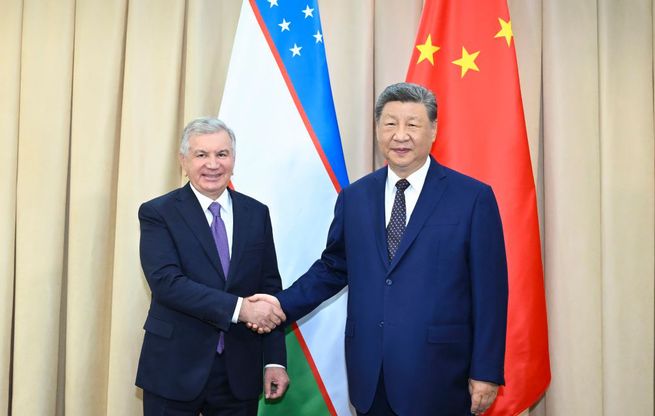 习近平会见乌兹别克斯坦总统米尔济约耶夫