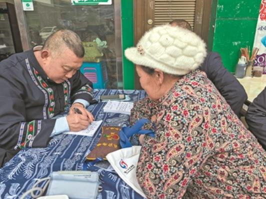 苗医来“赶集” 健康送到家