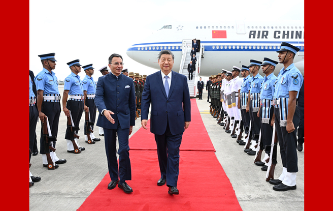 习近平抵达新德里出席金砖国家领导人第十八次会晤