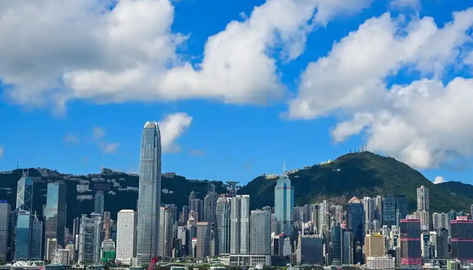 综述：香港首个五年规划描绘内联外通发展新图景