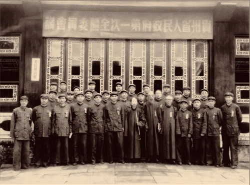 主图:贵州省人民政府第一次全体委员会议合(11070947)-20260922085700 主图:贵州省人民政府第一次全体委员会议合(11070947)-20260922085700