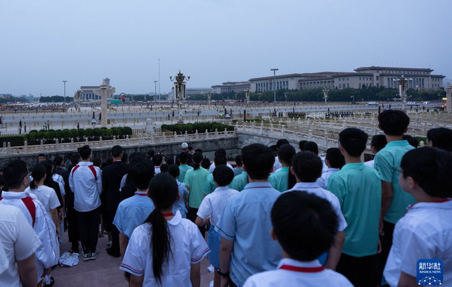 国旗引领青春路 同心共铸报国志——千名港澳青少年升旗队代表在京参加“向国旗敬礼”主题活动