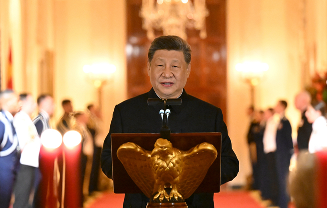 习近平和彭丽媛出席特朗普总统夫妇举行的欢迎国宴